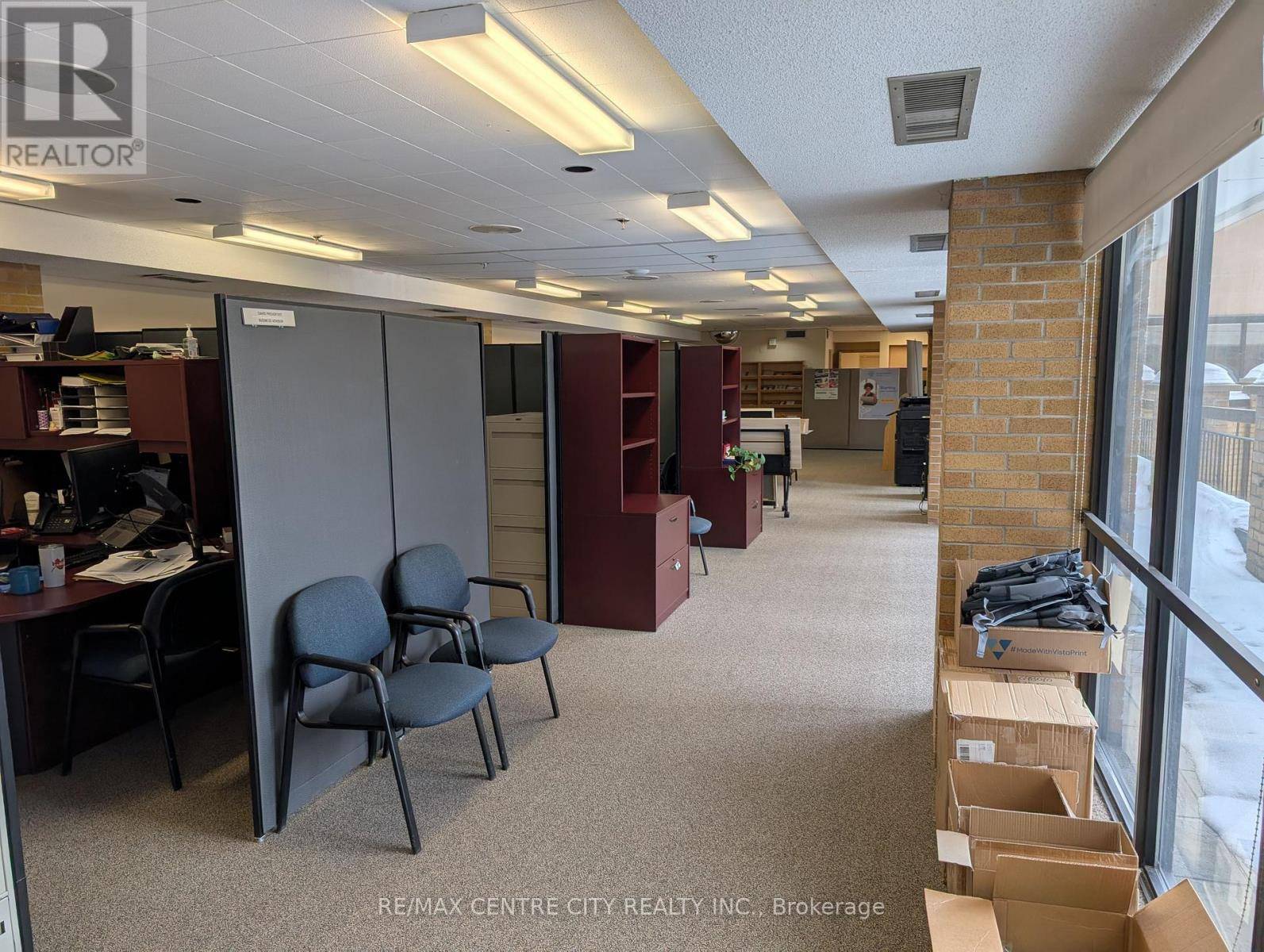 London East (east K), ON N6B1V5,379 Dundas ST #Remarks