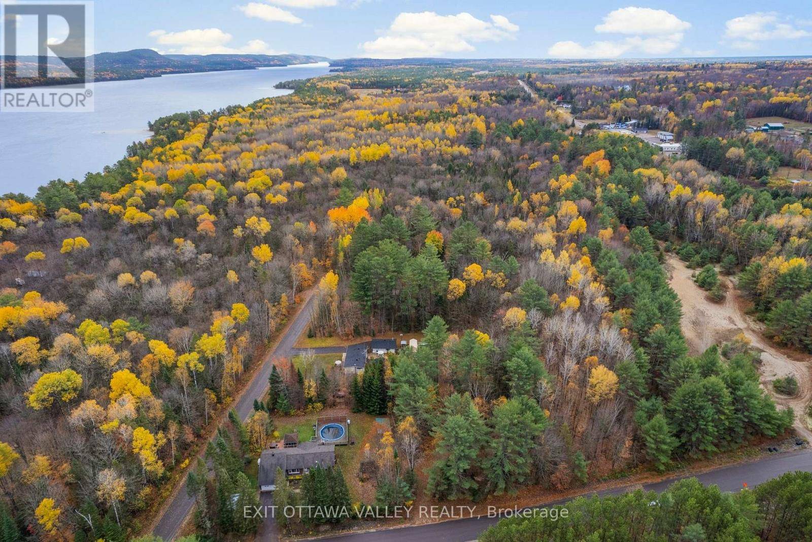 Deep River, ON K0J1P0,PART 10 MOOSE AVENUE