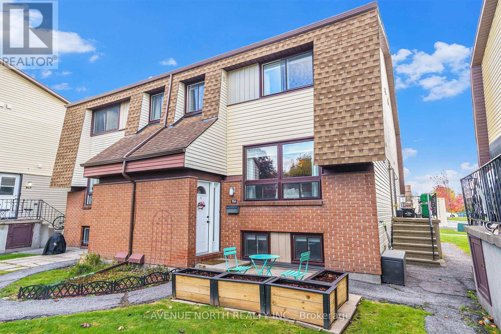 Ottawa, ON K2G4H1,15A Woodvale Green #104