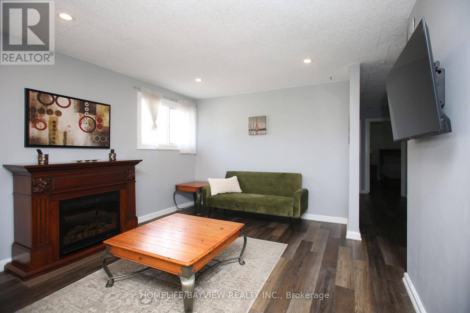 Kawartha Lakes (bexley), ON K0M1N0,9 Bridge ST #2nd Flr