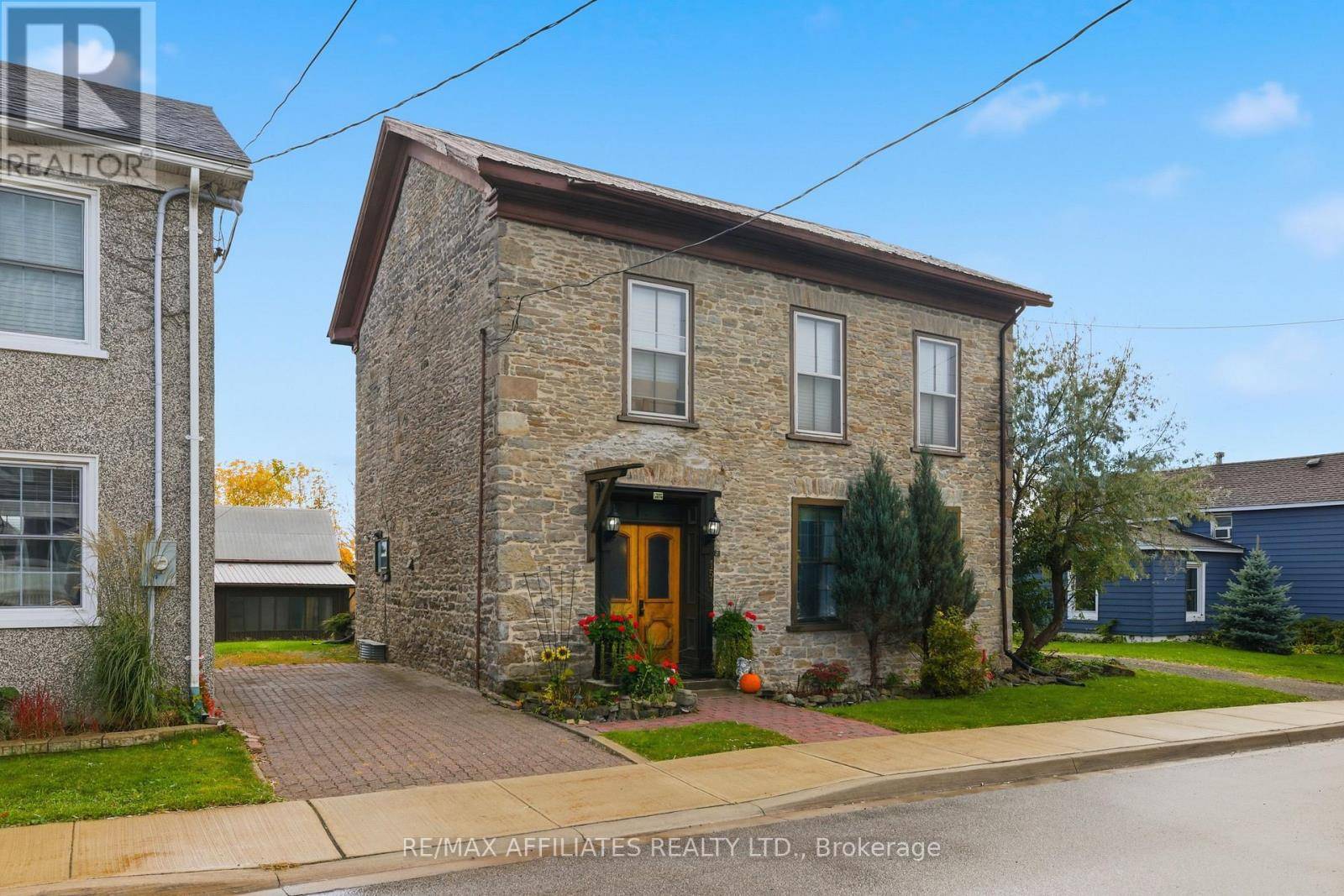 Prescott, ON K0E1T0,151 HENRY STREET E