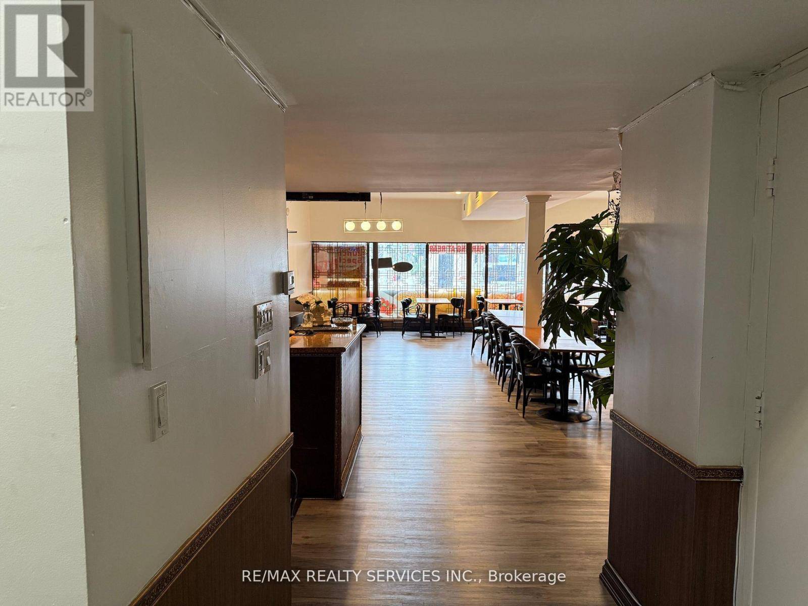 Hamilton (strathcona), ON L8P1K2,354 MAIN STREET W