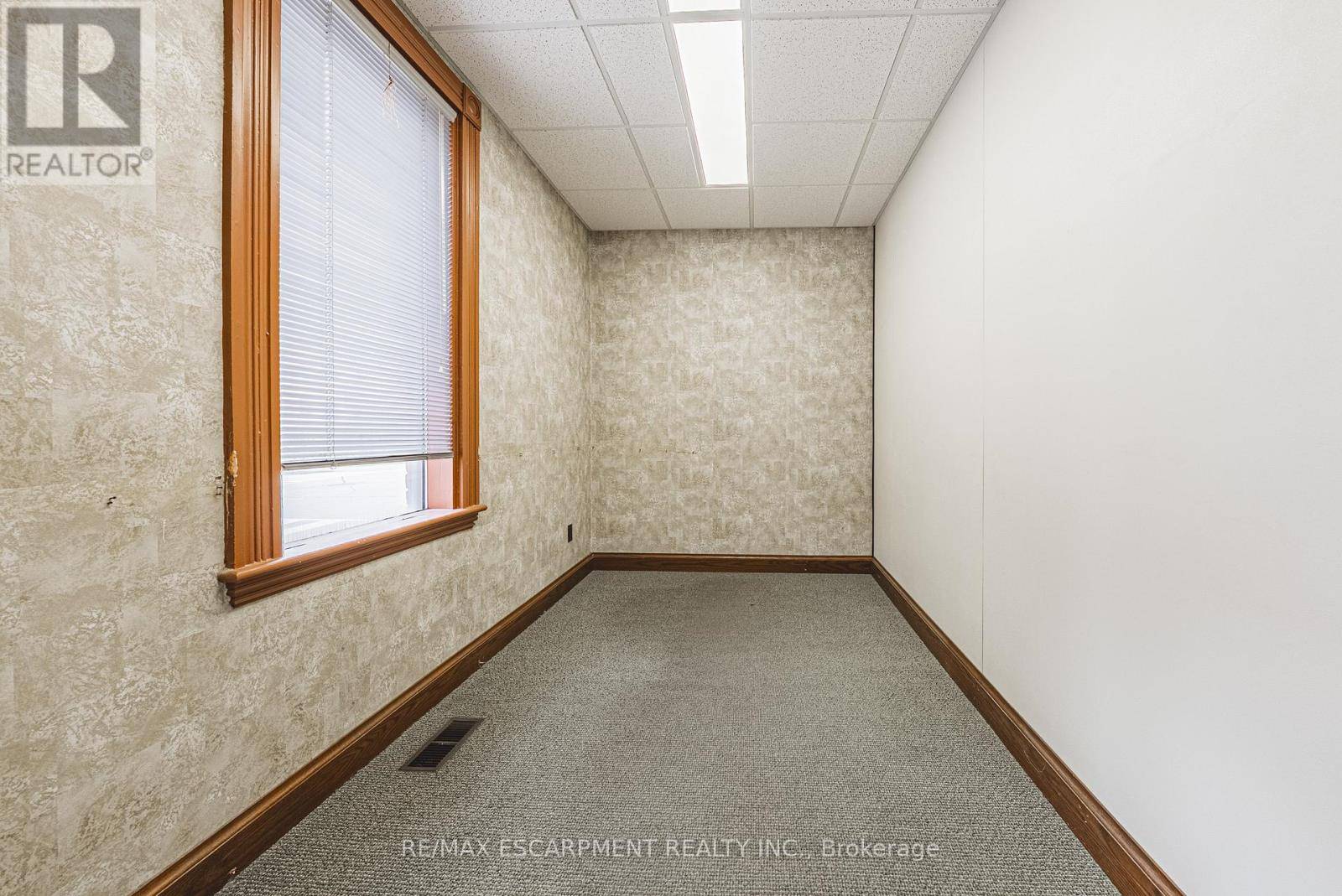 Hamilton (corktown), ON L8N2J4,120 CATHARINE STREET S