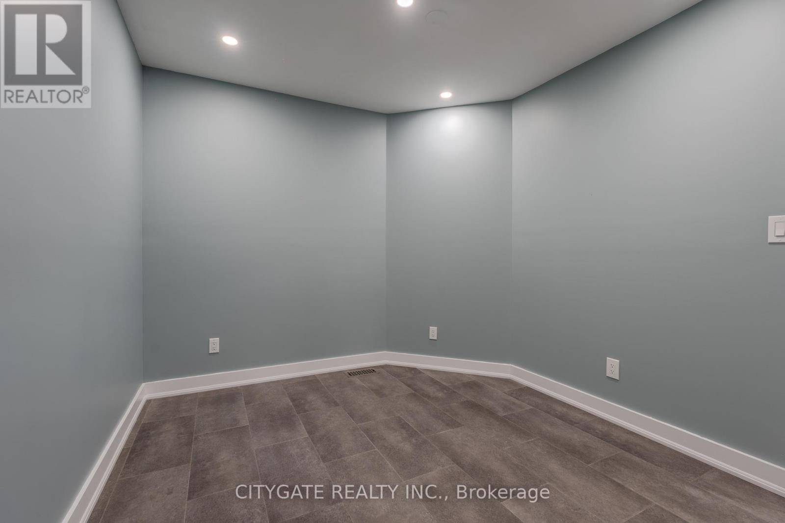 Hamilton (kirkendall), ON L8P2M6,209 Homewood AVE #1A