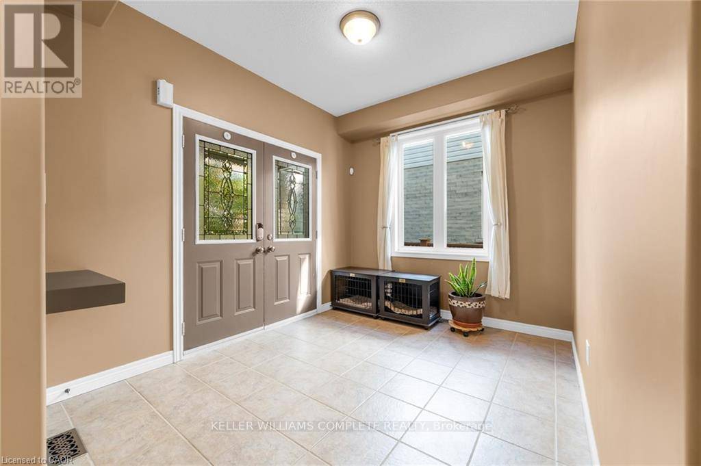 Hamilton (meadowlands), ON L9K1R9,114 ARMOUR CRESCENT