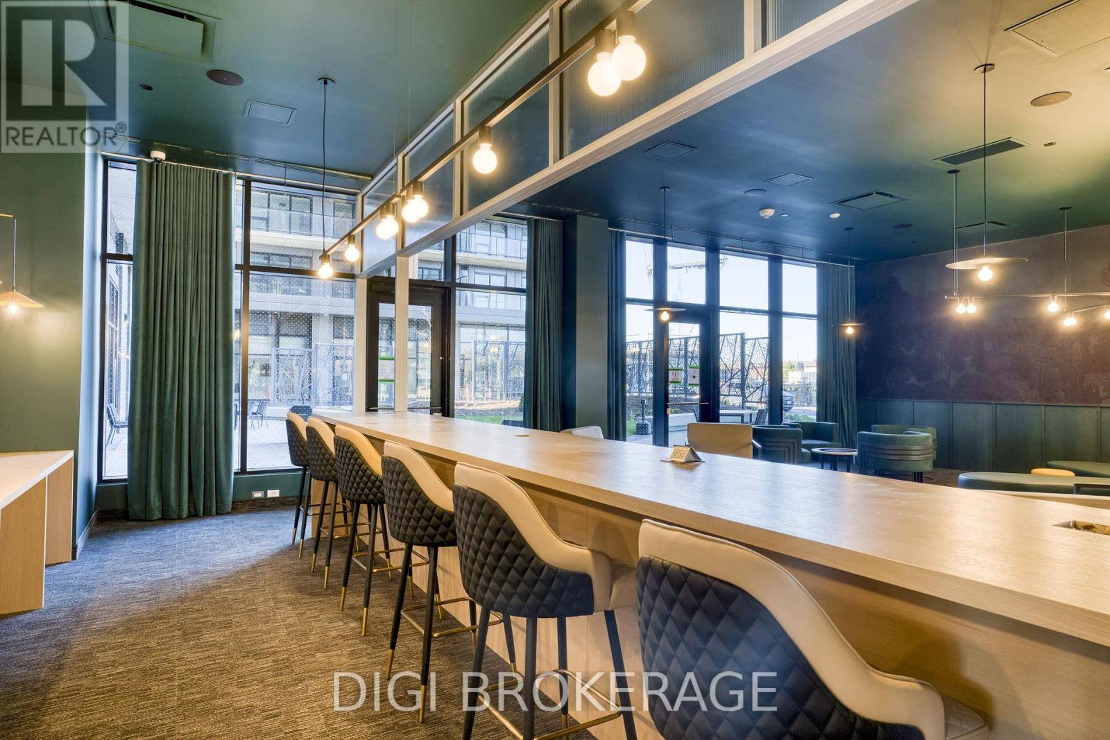 Ottawa, ON K1J0E3,1240 Cummings AVE #3504