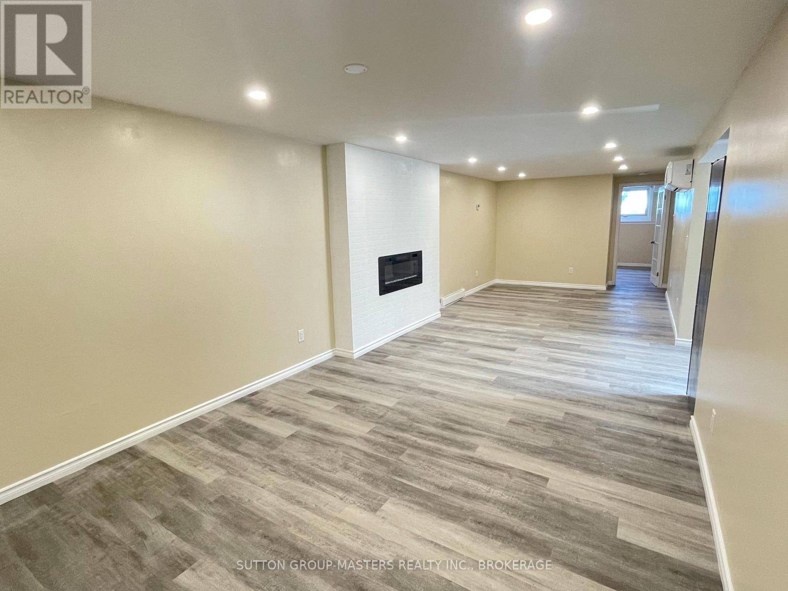 Kingston (east Gardiners Rd), ON K7M7Y9,248 McLellan CT #2