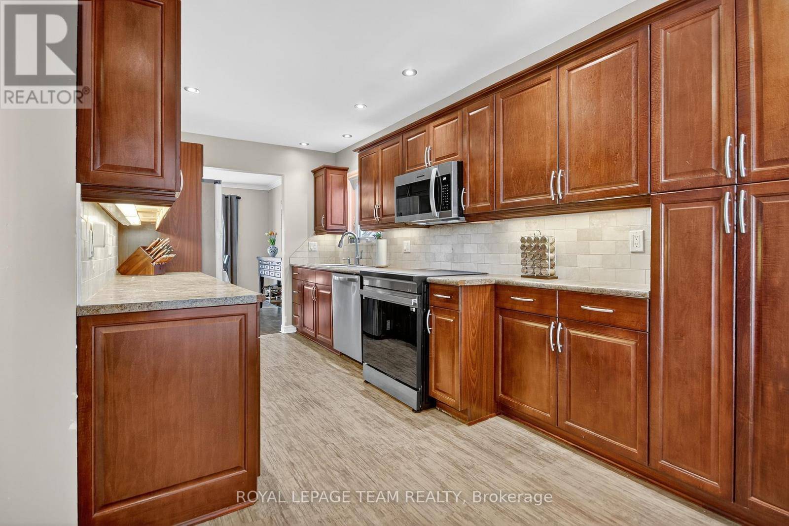 Ottawa, ON K2J3Y9,22 VESTA STREET