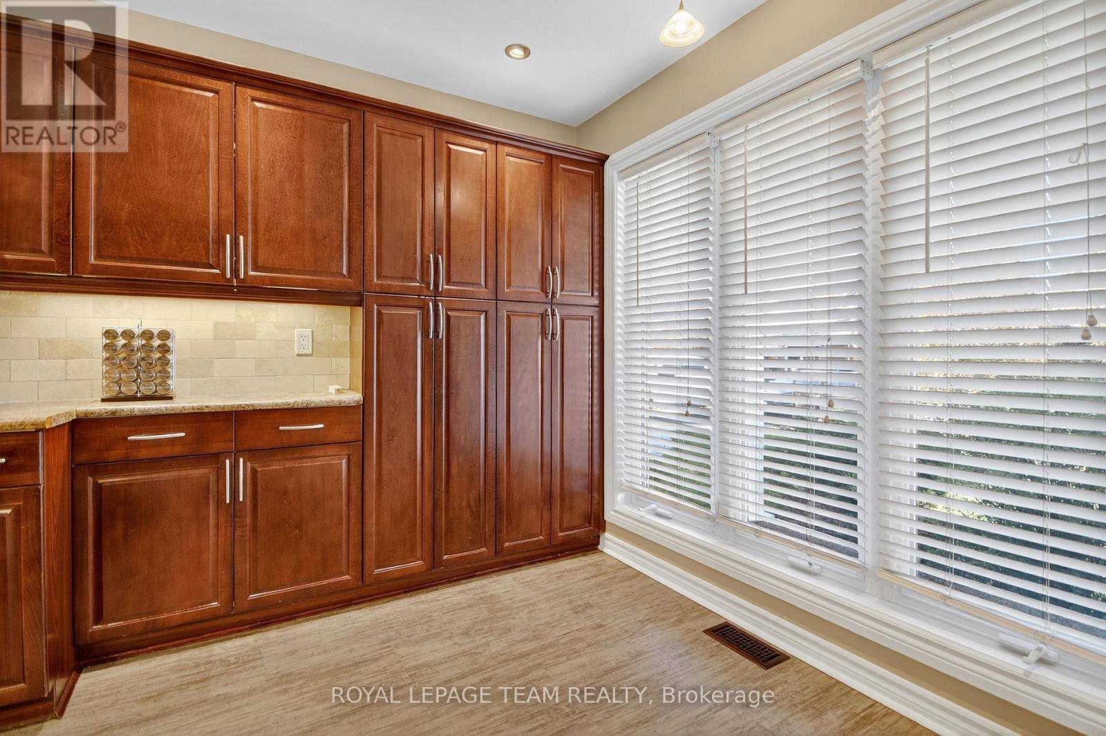 Ottawa, ON K2J3Y9,22 VESTA STREET