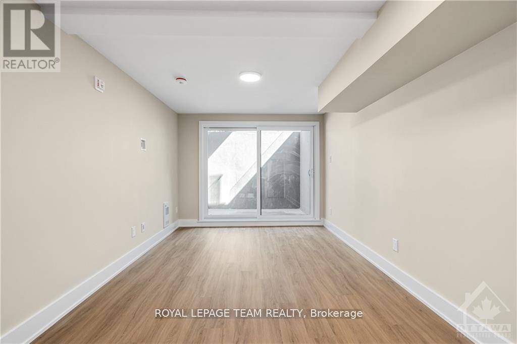 Ottawa, ON K1Z5H7,366 WINONA AVE #1