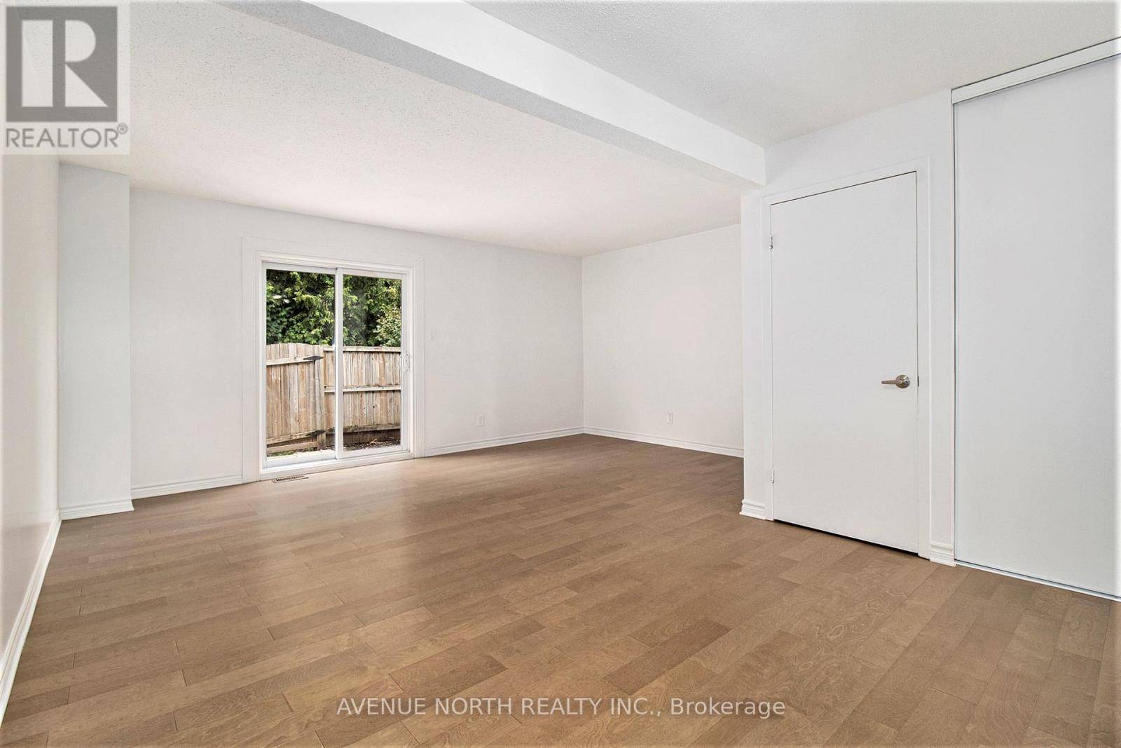 Ottawa, ON K1B5J4,1444 Foxwell ST #18