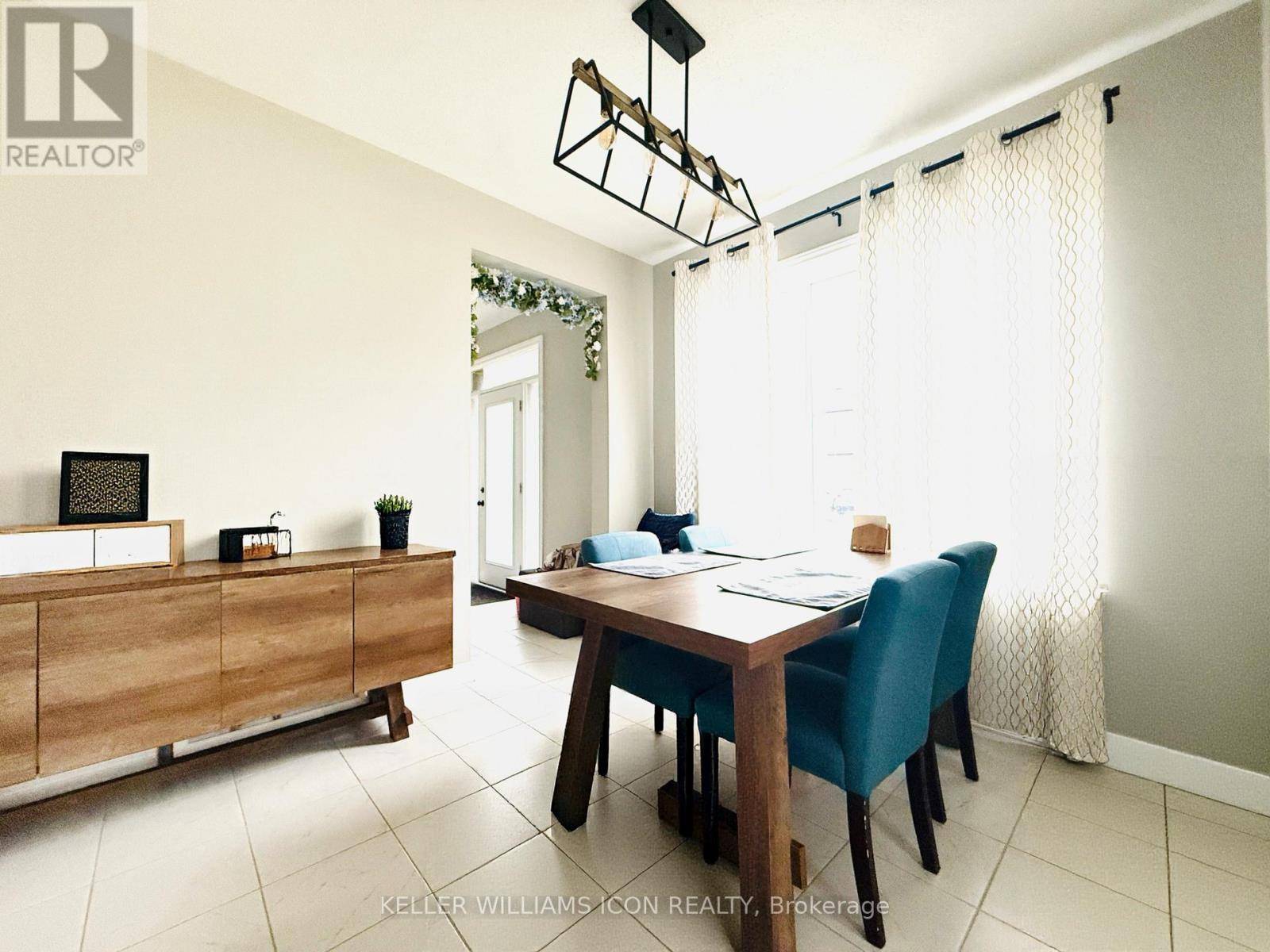 Ottawa, ON K2J7A1,990 FAMEFLOWER STREET