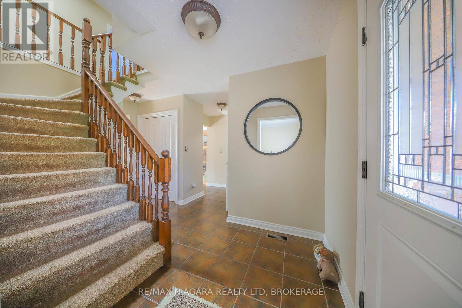 St. Catharines (grapeview), ON L2S3E5,19 ELDERWOOD DRIVE