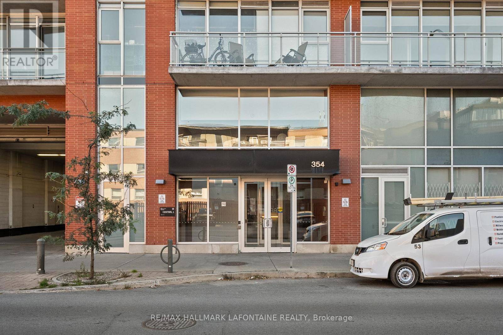 Ottawa, ON K2P0R4,354 Gladstone AVE #224