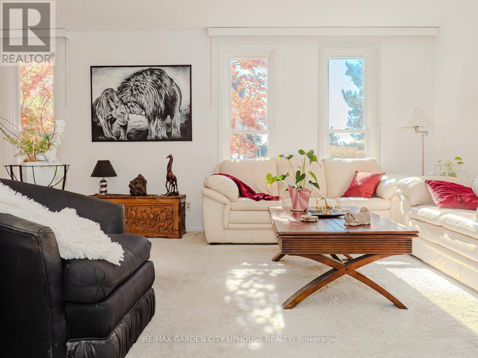 St. Catharines (vine/linwell), ON L2M6M8,56 THE CEDARS