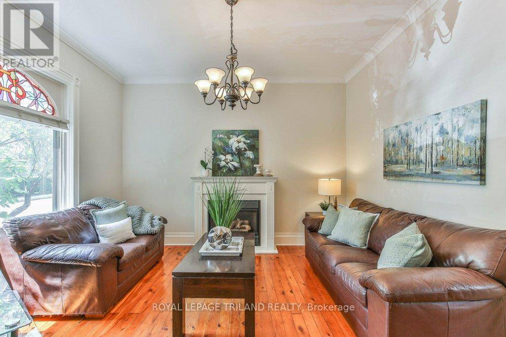 London South (south F), ON N6C1C5,38 BYRON AVENUE E