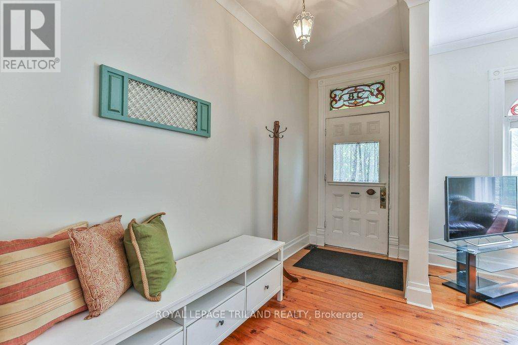 London South (south F), ON N6C1C5,38 BYRON AVENUE E