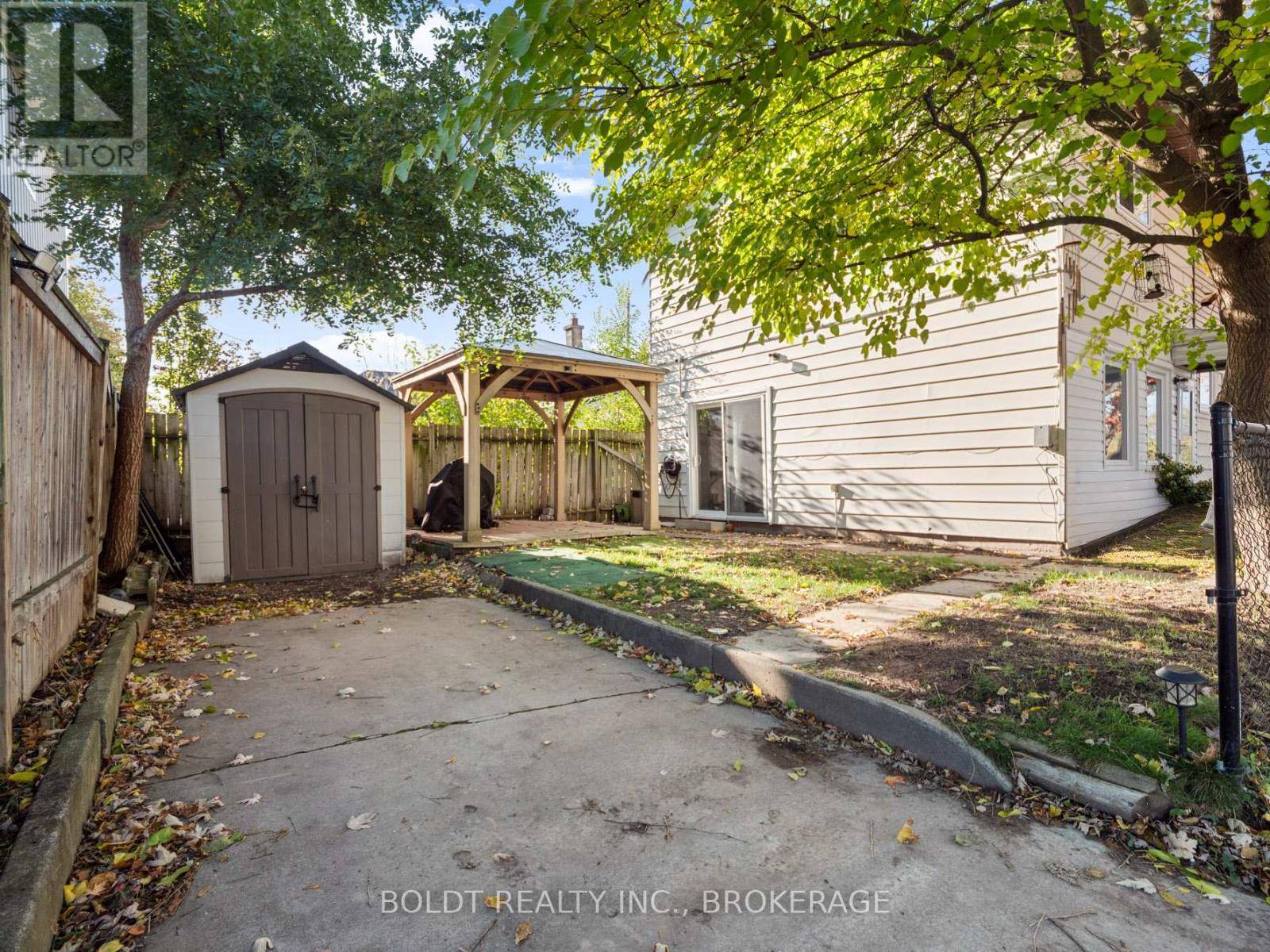 St. Catharines (oakdale), ON L2P2K7,224 OAKDALE AVENUE