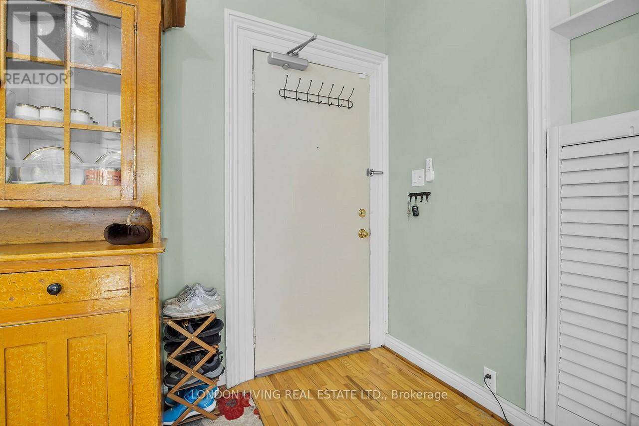 London South (south F), ON N6C3W8,49 Ridout ST South #3