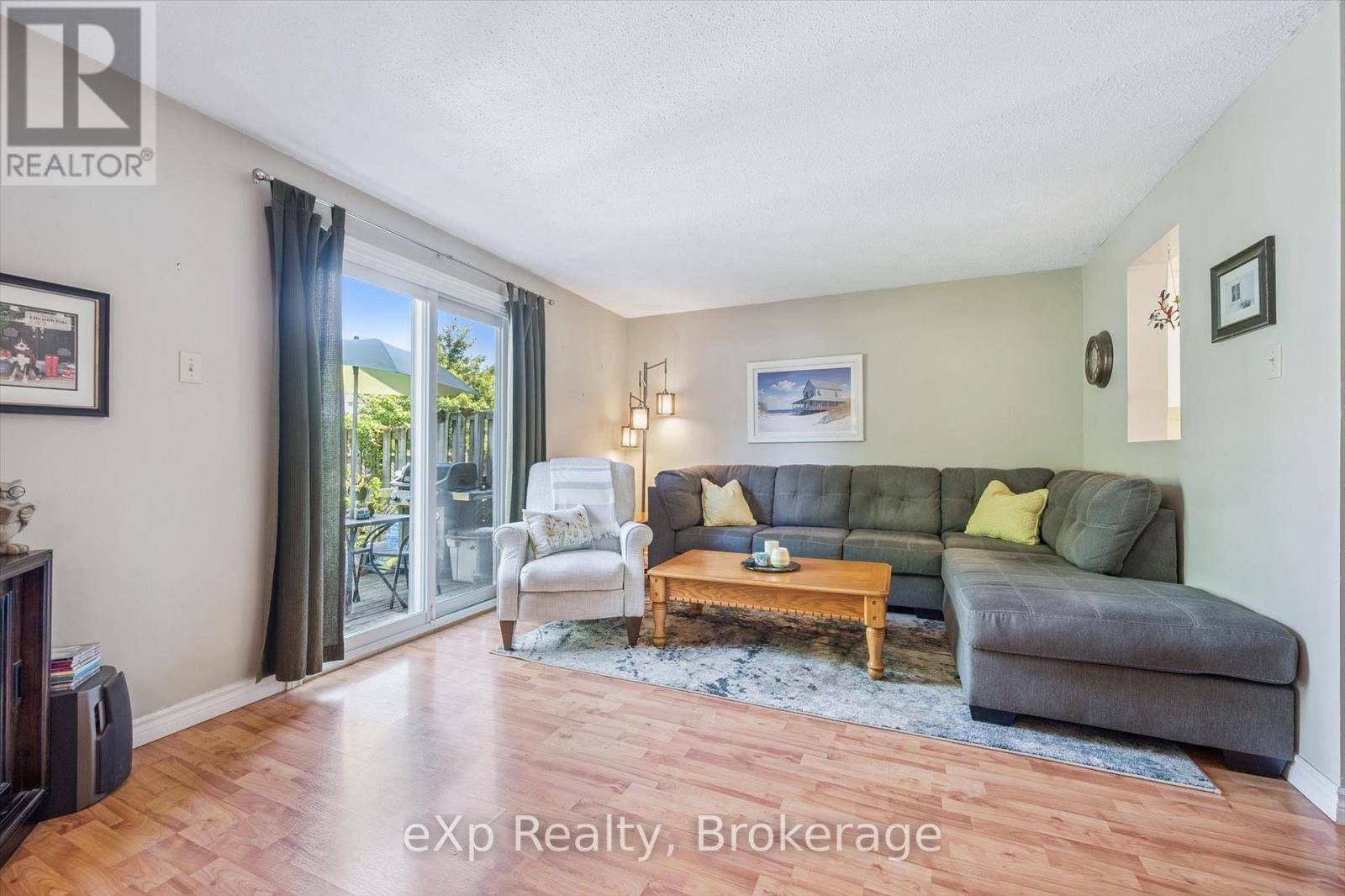 Guelph (junction/onward Willow), ON N1H7X5,40 Silvercreek Pkwy North #30