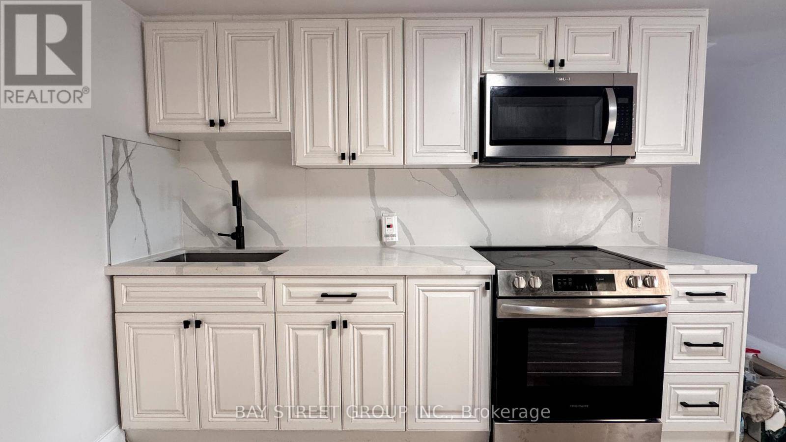 Niagara Falls (hospital), ON L2G3X6,5731 Stanley AVE #Unit C