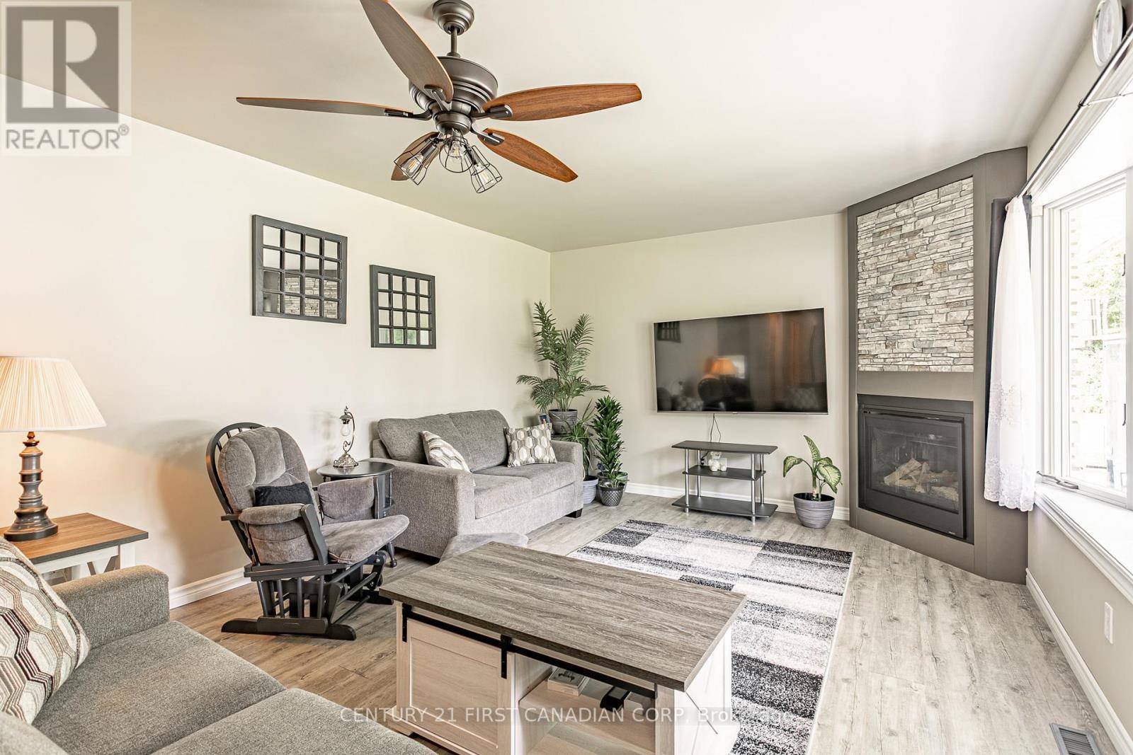 Lambton Shores (grand Bend), ON N0M1T0,10211 LAKEVIEW AVENUE