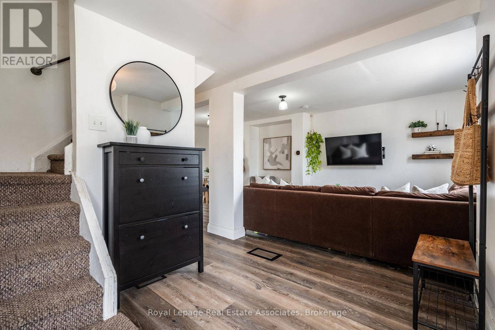 Hamilton (crown Point), ON L8H2C3,28 EDINBURGH AVENUE