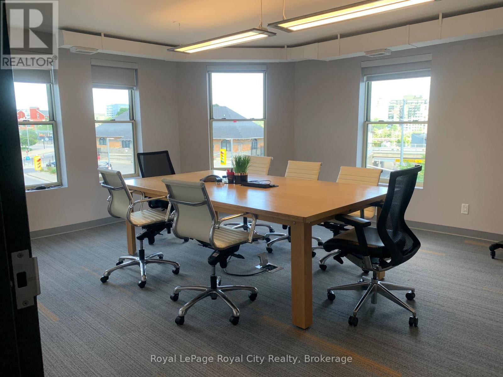 Guelph (downtown), ON N1H4E3,2 Wyndham ST North #201