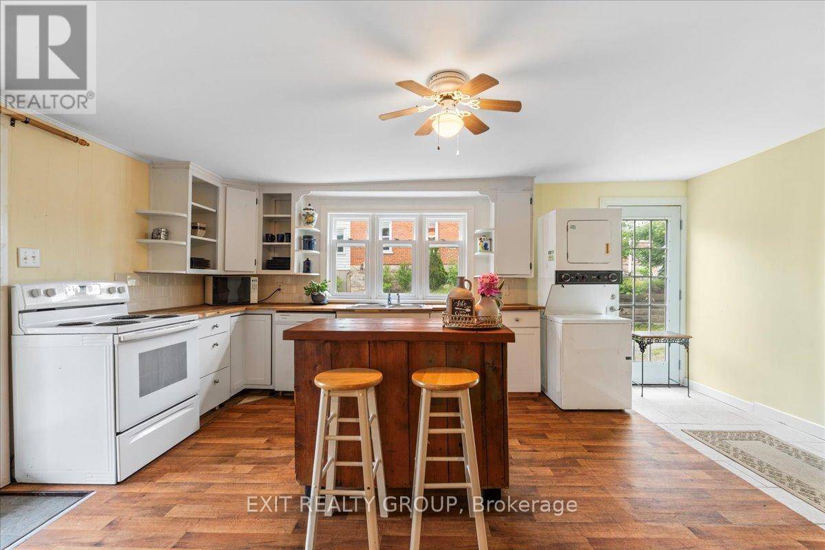 Madoc, ON K0K2K0,101 DURHAM STREET S