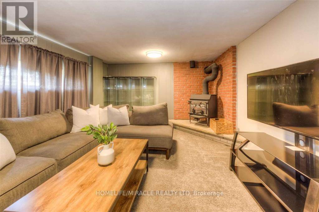 Kitchener, ON N2B2V8,34 HUDSON CRESCENT