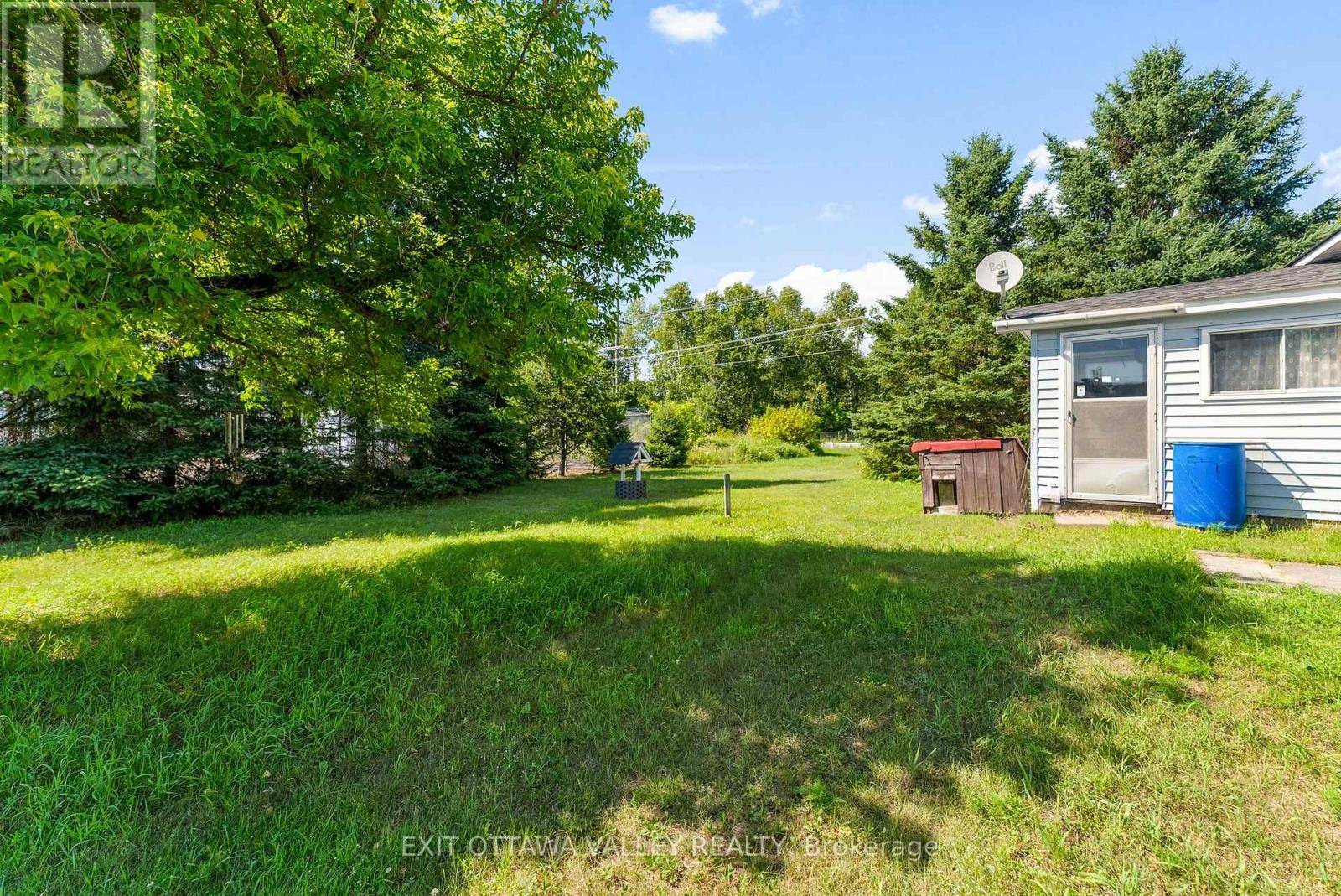 Madawaska Valley, ON K0J1B0,15 PHILIP STREET