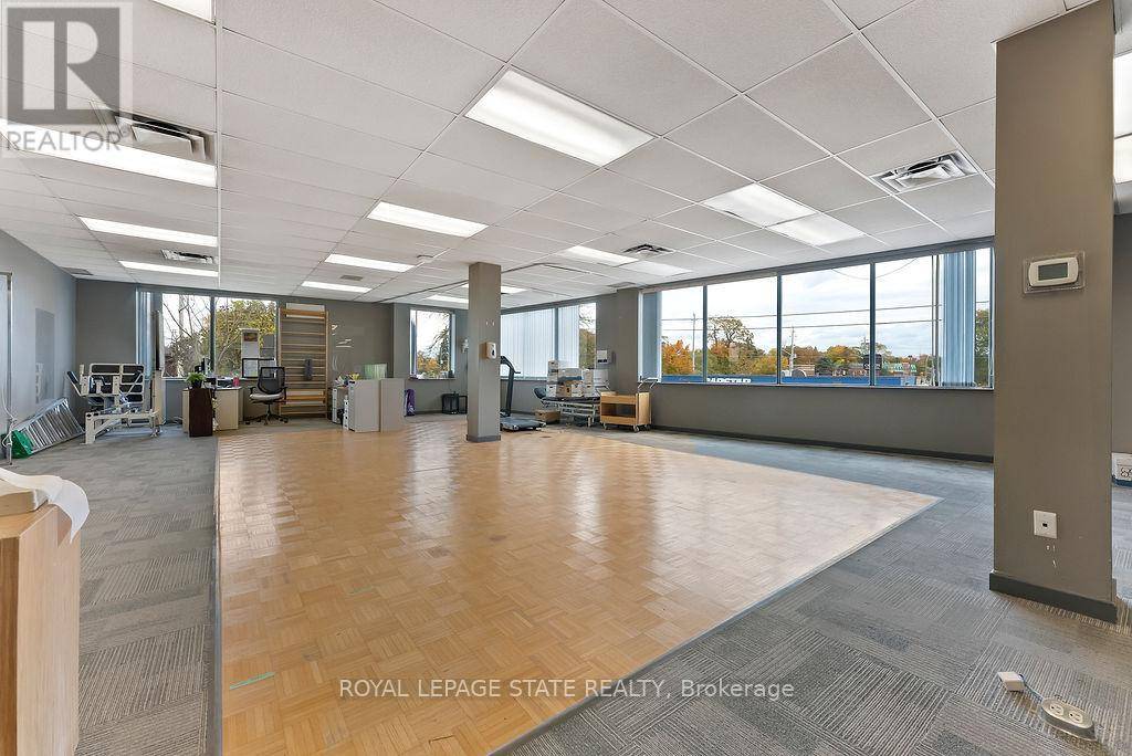 Hamilton (westdale), ON L8S3C4,10 Ewen RD #2nd floor