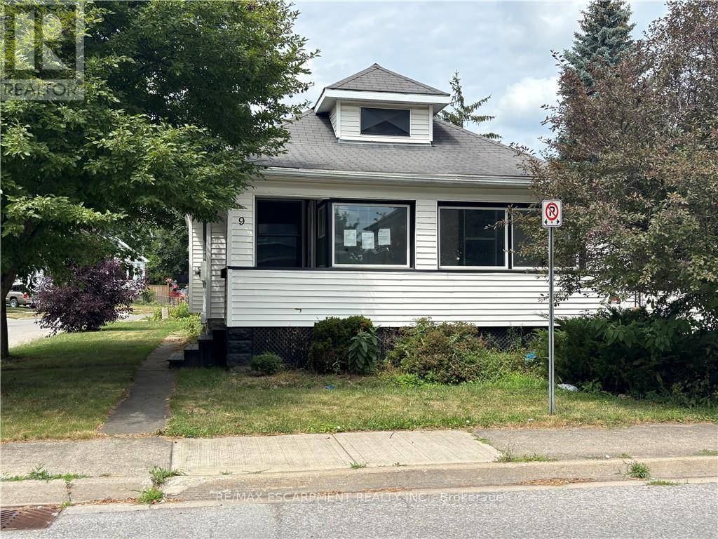 St. Catharines (e. Chester), ON L2P3B3,9 GRANTHAM AVENUE S