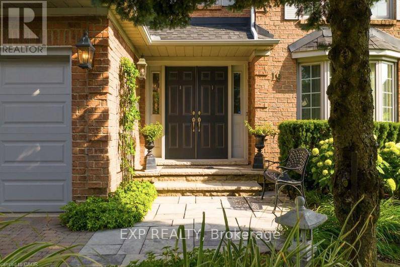 Hamilton (iroquoia Heights), ON L9K1A9,19 HONEYSUCKLE CRESCENT