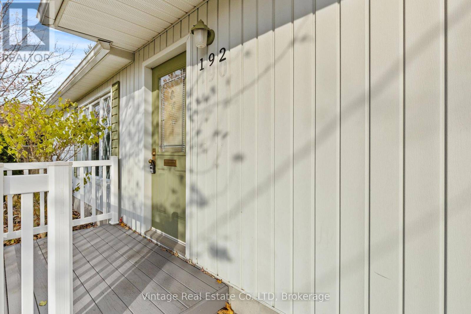 Welland (n. Welland), ON L3C3V7,190 THOROLD ROAD