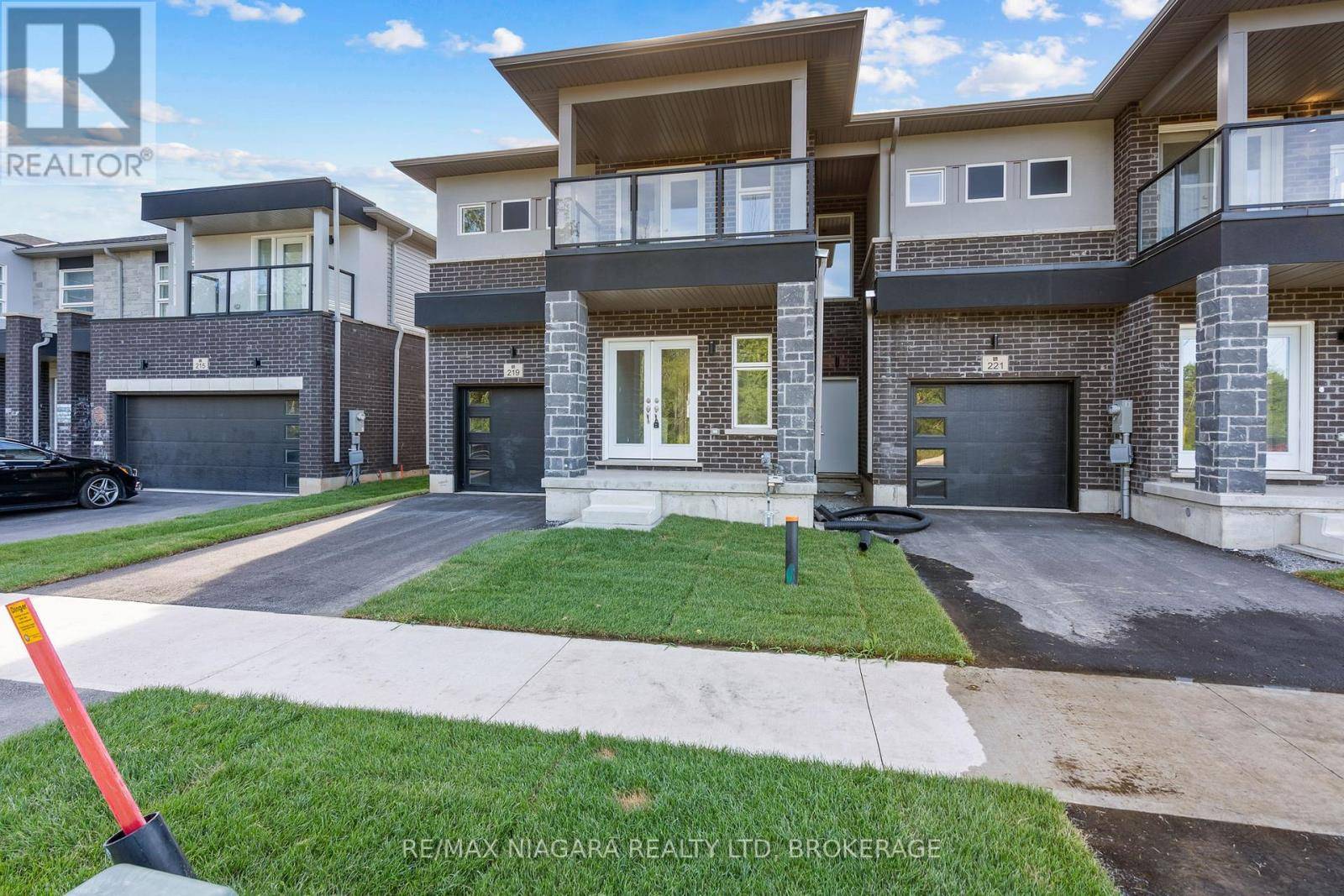 Fort Erie (ridgeway), ON L0S1N0,219 WELLS AVENUE