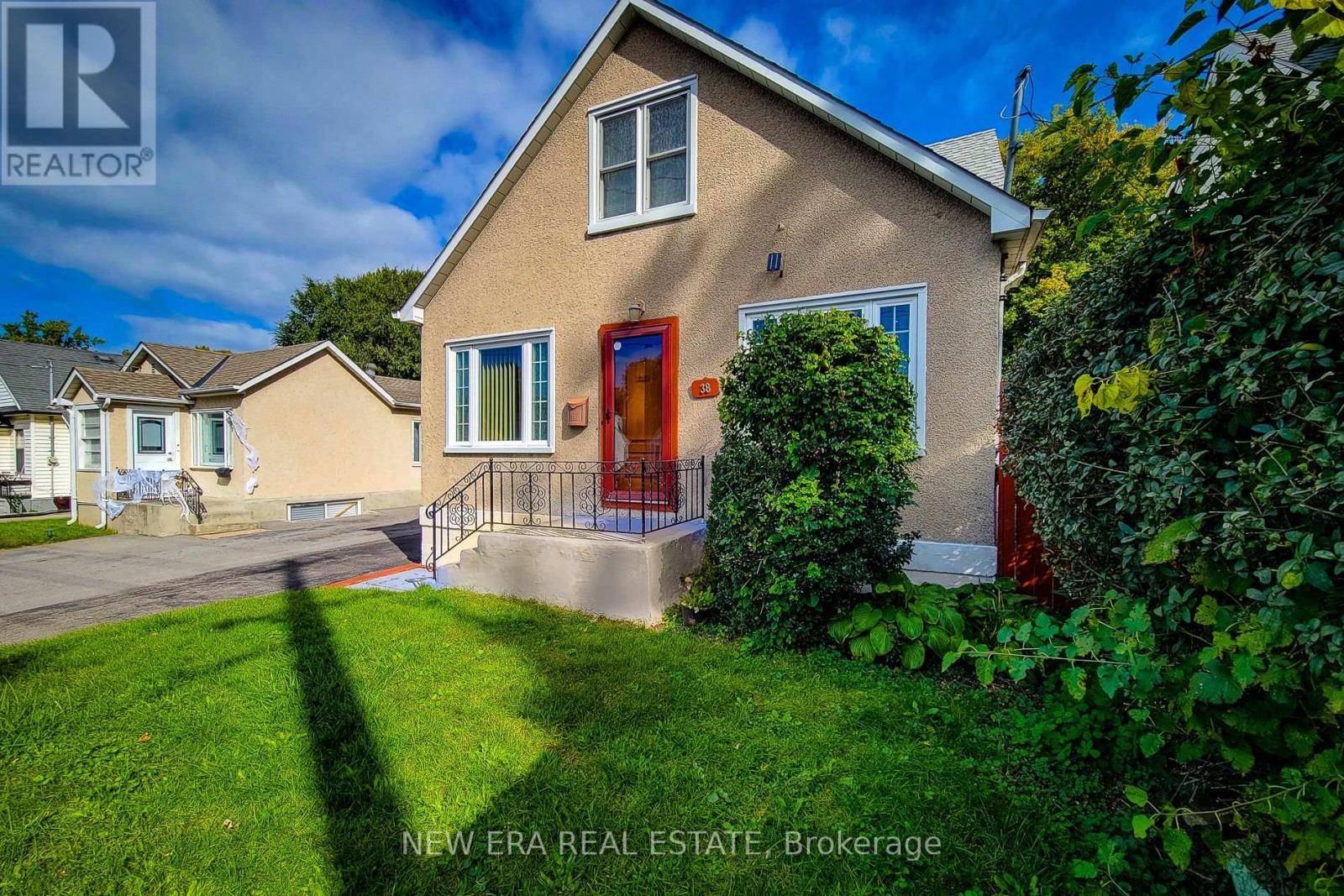 St. Catharines (haig), ON L2R2K8,38 HAIG STREET