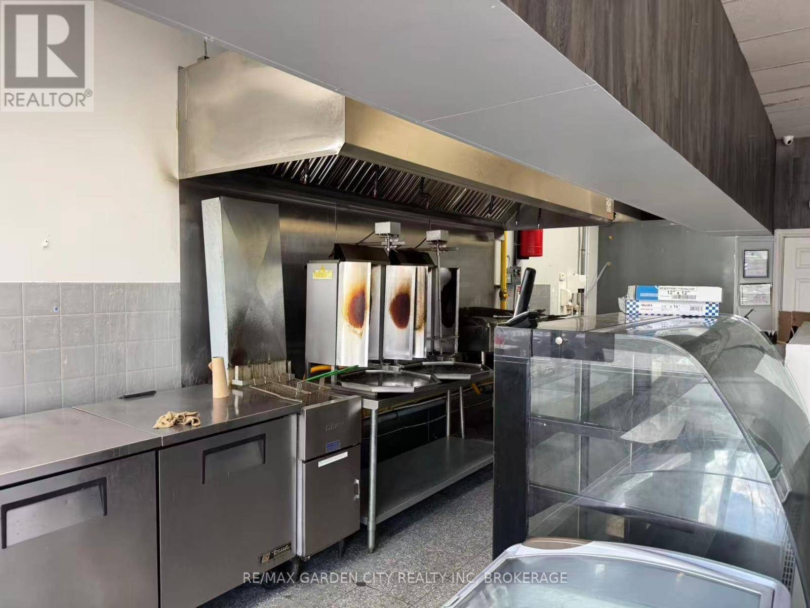 St. Catharines (carlton/bunting), ON L2M4Y2,595 Carlton ST #5&6