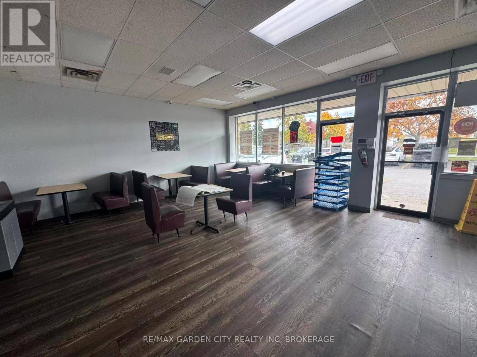 St. Catharines (carlton/bunting), ON L2M4Y2,595 Carlton ST #5&6