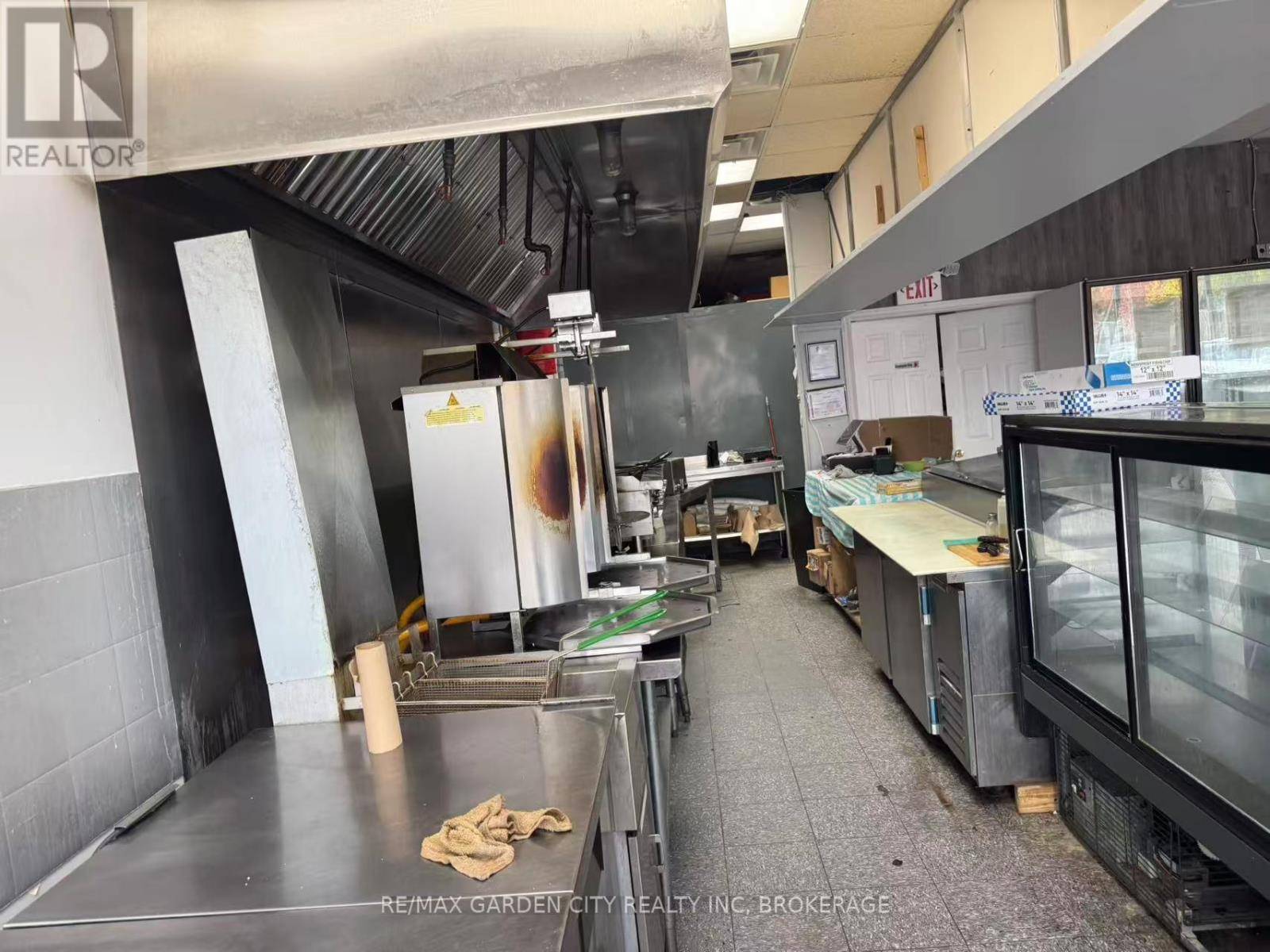 St. Catharines (carlton/bunting), ON L2M4Y2,595 Carlton ST #5&6