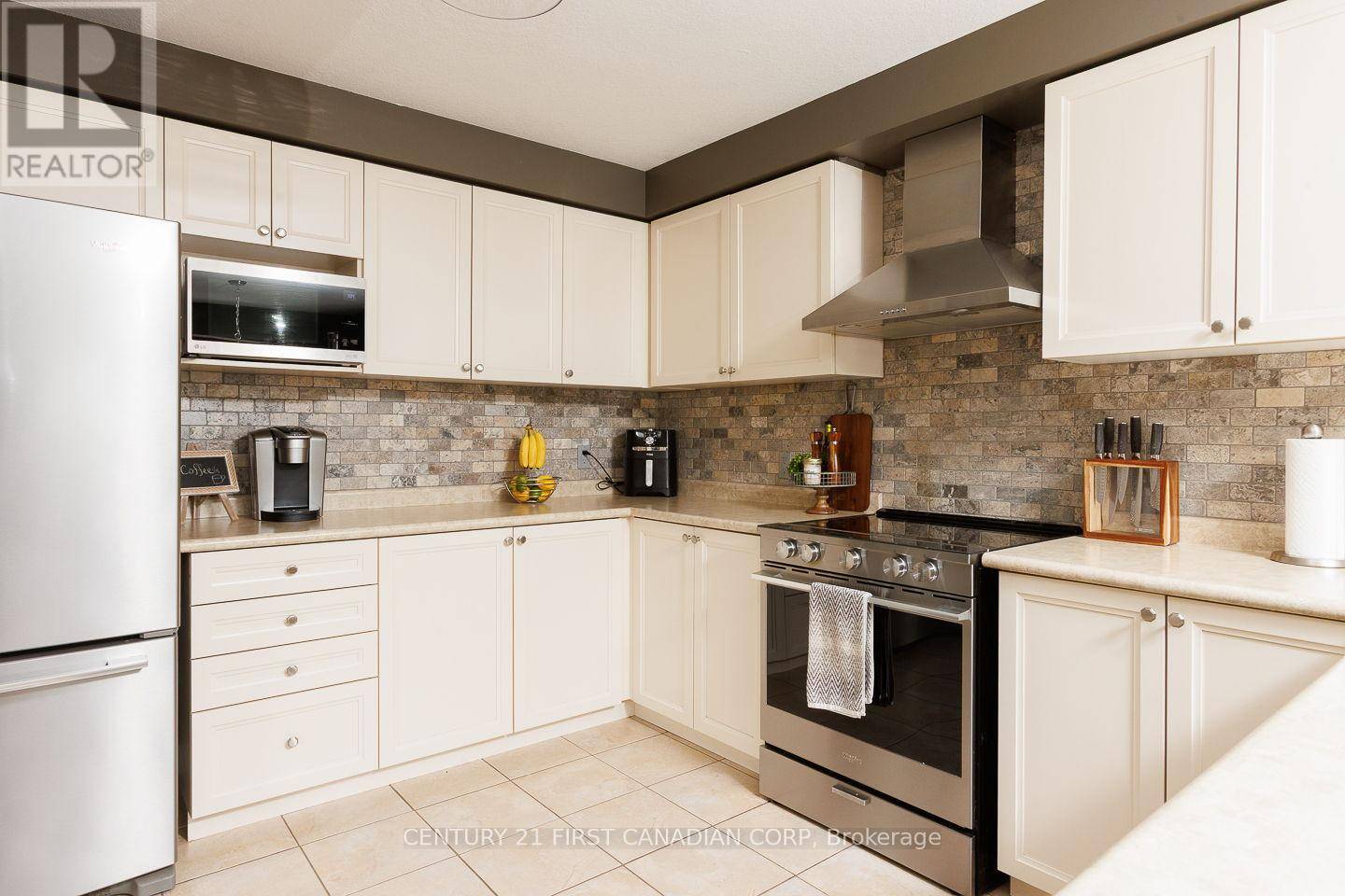 London South (south U), ON N6M0B3,2459 ASIMA DRIVE