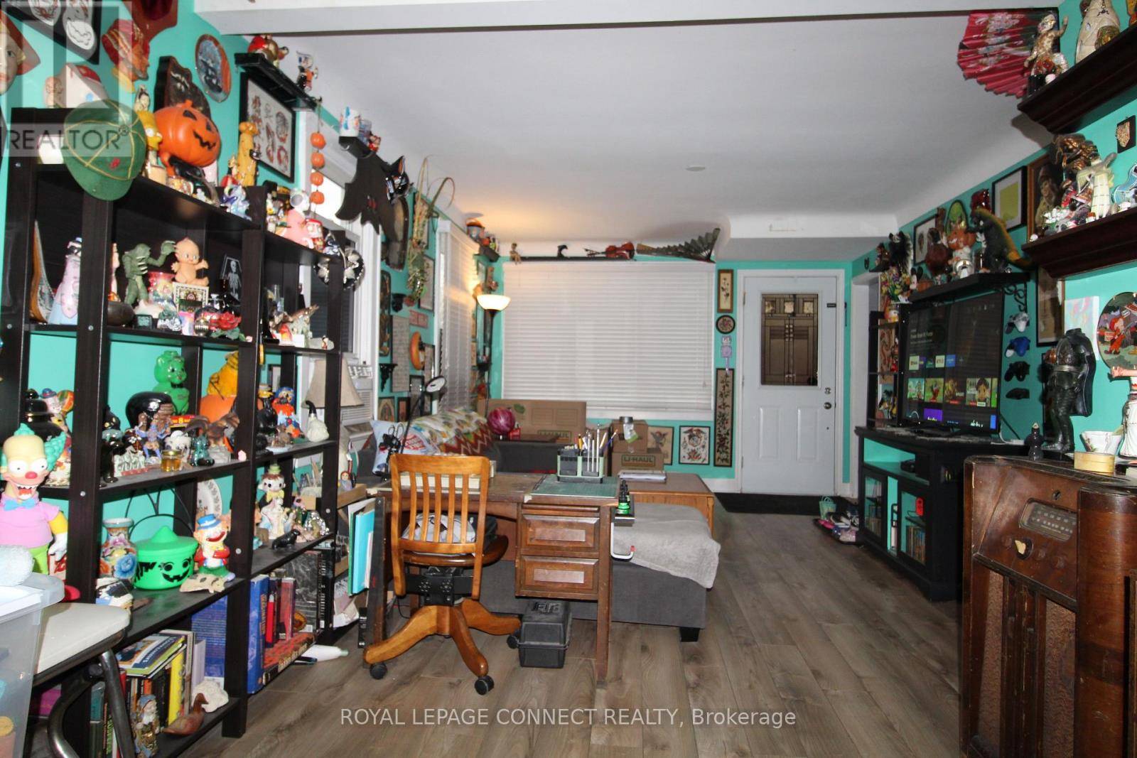 St. Catharines (e. Chester), ON L2R3X6,9 PRINCE STREET