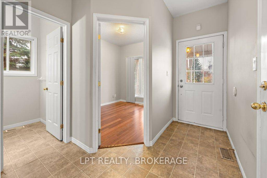 Kingston (kingston East (incl Barret Crt)), ON K7K7E3,99 DALGLEISH AVENUE