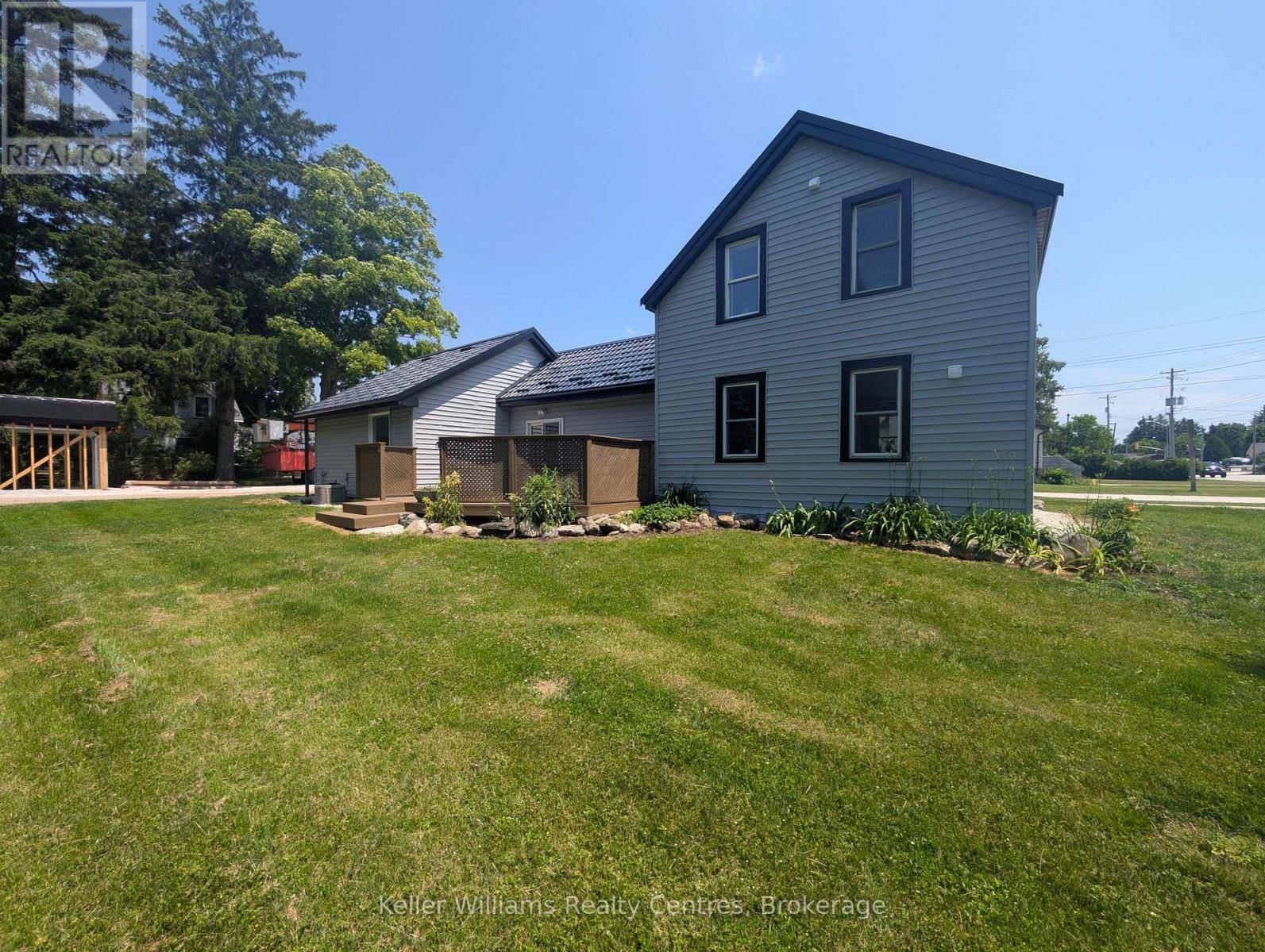 South Bruce Peninsula, ON N0H1P0,52 QUEEN STREET W