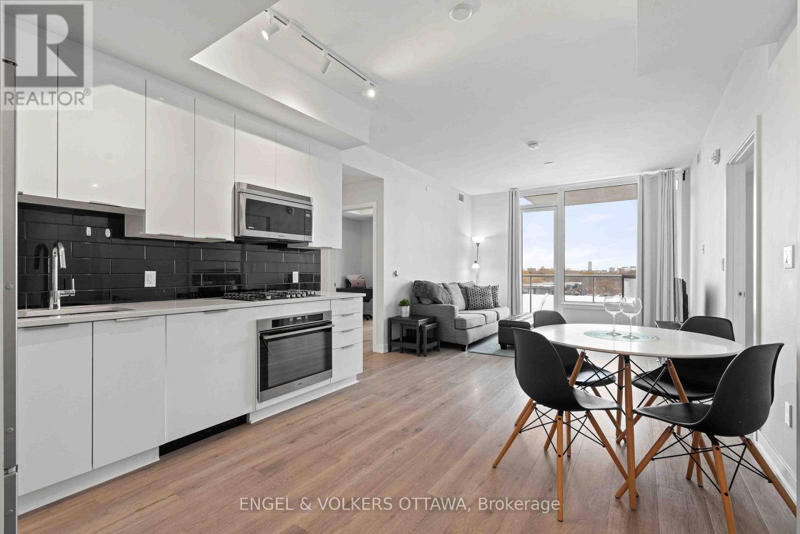 Ottawa, ON K1S5W8,530 De Mazenod AVE #509