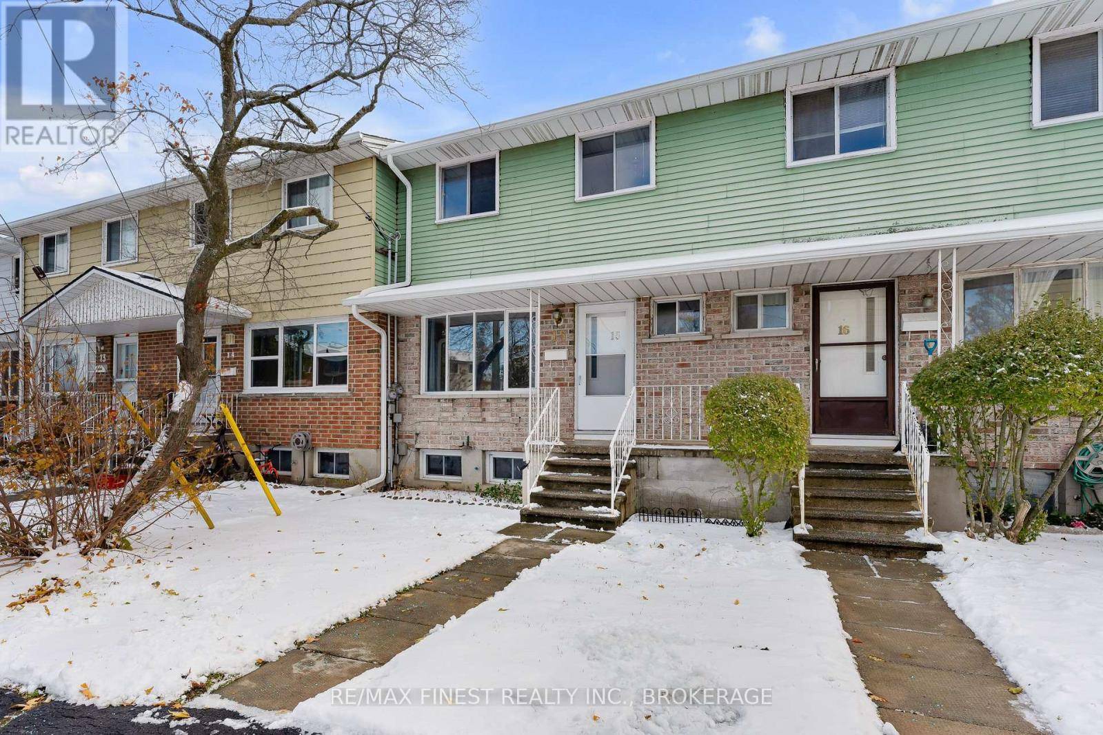 Loyalist (amherstview), ON K7N1C6,27 Addington ST #15