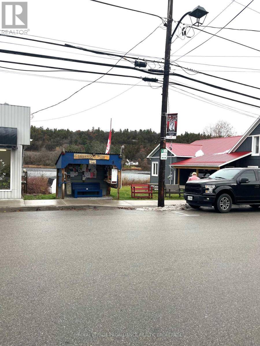 Rideau Lakes, ON K7P2C5,8 BEDFORD STREET