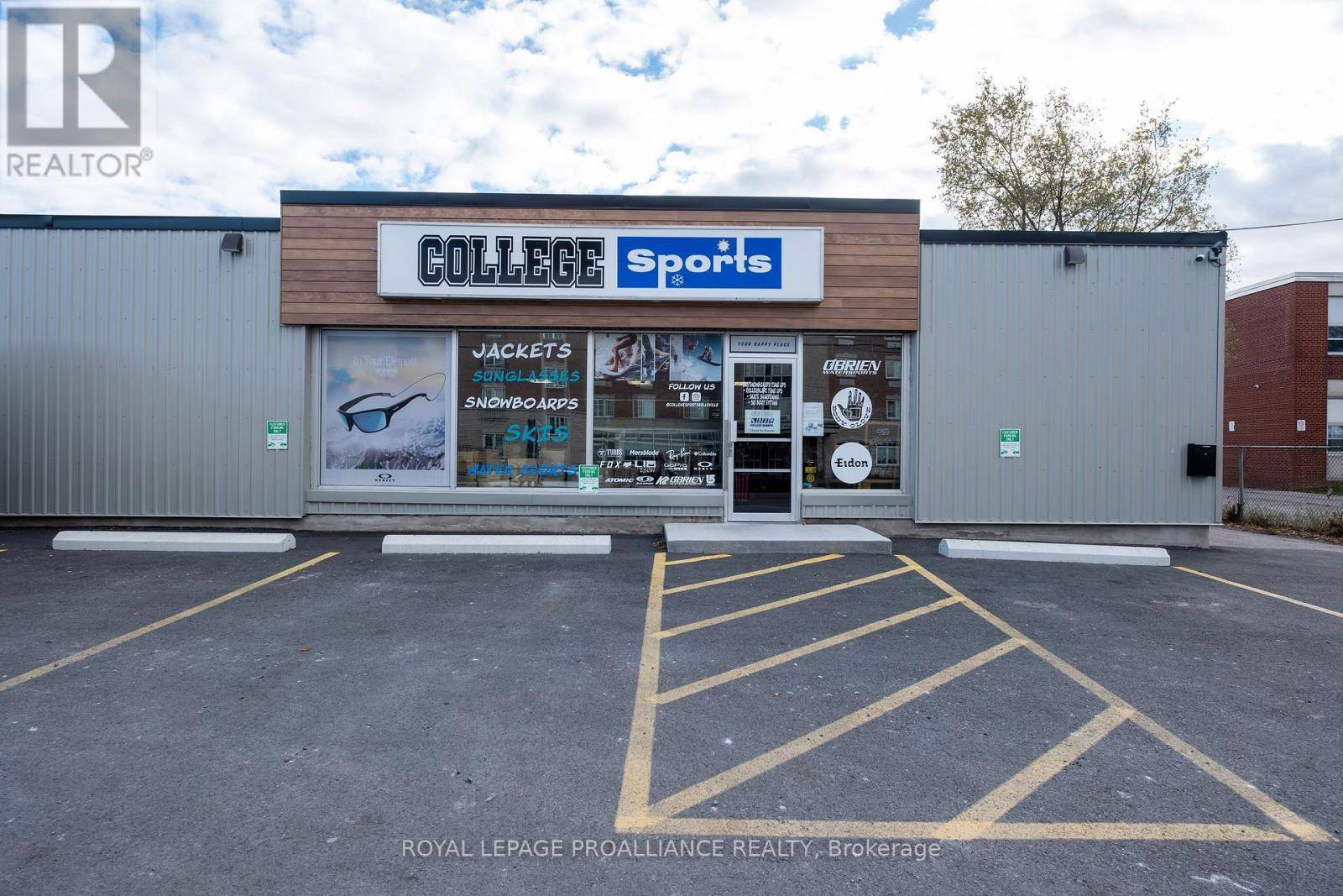 Belleville (belleville Ward), ON K8P2G3,23 COLLEGE STREET W