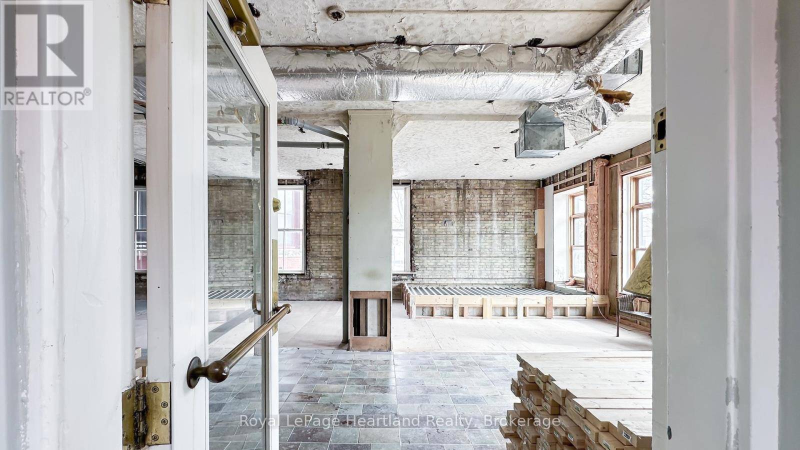 Stratford, ON N5A3K3,56 ALBERT STREET