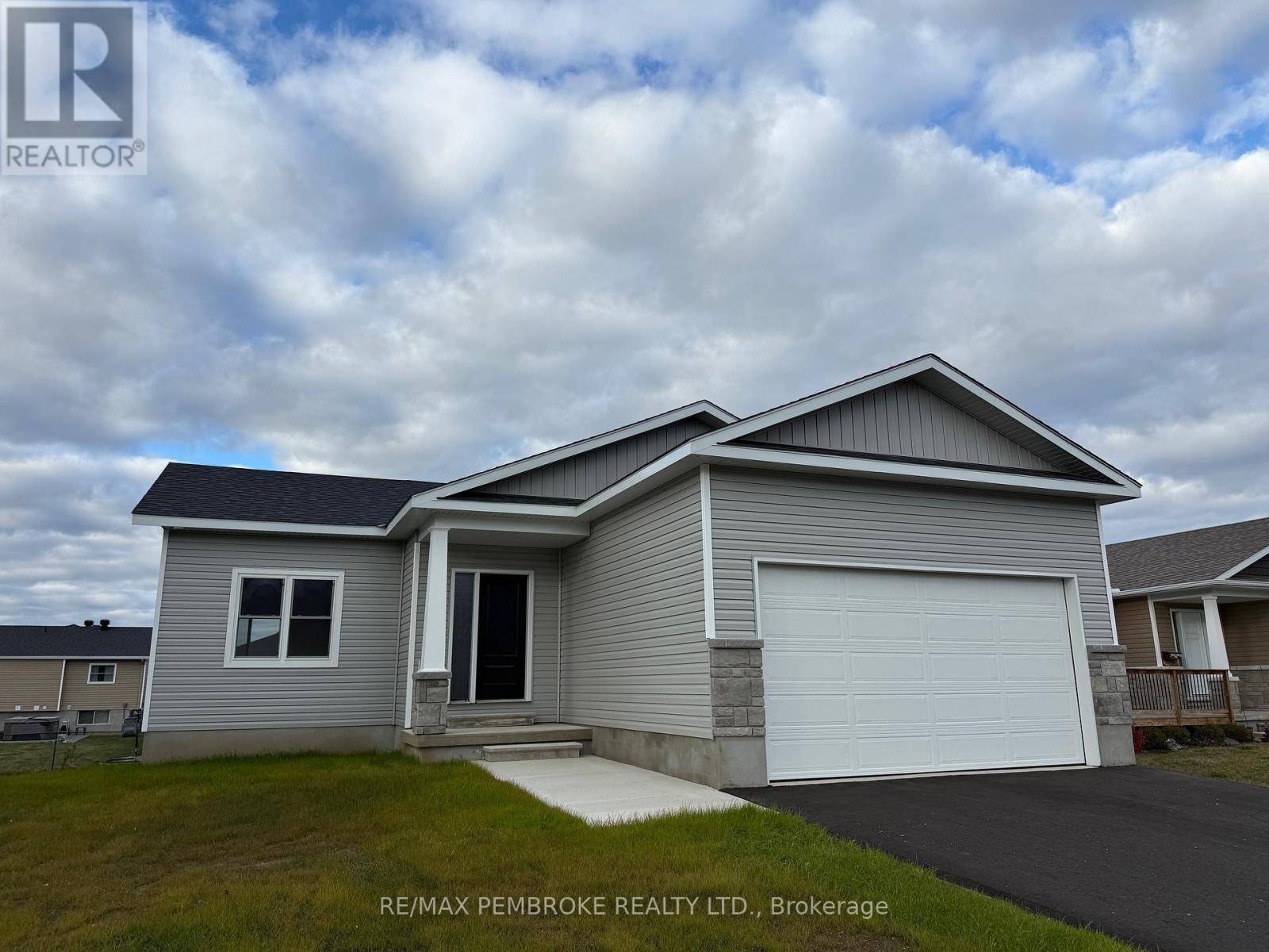 Petawawa, ON K8H0G2,14 DURANT STREET